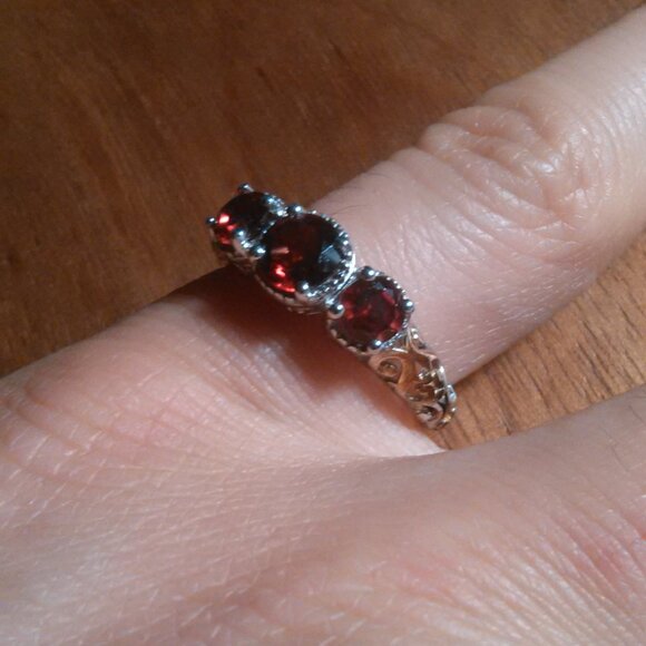 Mozambique Garnet Sterling Silver Trilogy Ring (Size 6) - Picture 12 of 15